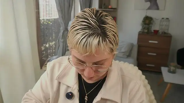 Snapshot of Ximenna_Cruz chatting on 01.11.26 Ximenna Cruz online show from 01.11.26