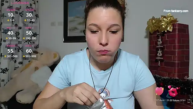 Snapshot of alexia_87 chatting on 12.14.24 alexia 87 online show from 12.14.24