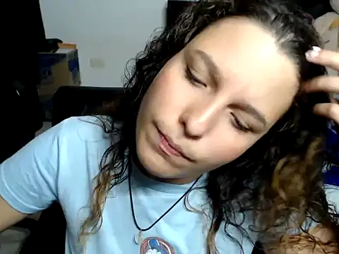 Snapshot of alexia_87 chatting on 01.04.25 alexia 87 online show from 01.04.25