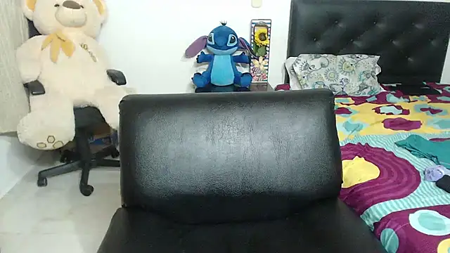 Snapshot of alexia_87 chatting on 02.02.25 alexia 87 online show from 02.02.25