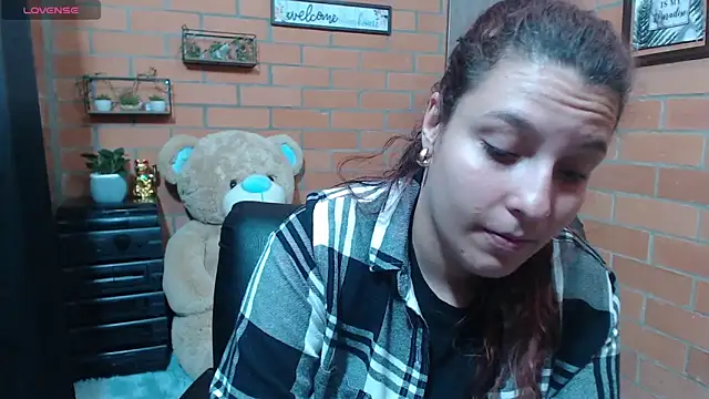 Snapshot of alexia_87 chatting on 09.18.25 alexia 87 online show from 09.18.25