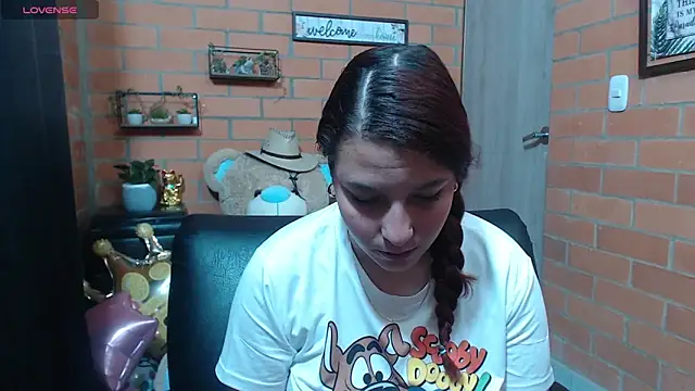 Snapshot of alexia_87 chatting on 09.28.25 alexia 87 online show from 09.28.25