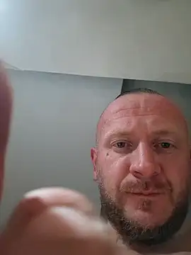 Snapshot of RomWoolf chatting on 12.10.24 RomWoolf online show from 12.10.24