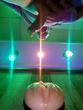 Snapshot of RomWoolf chatting on 02.24.25 RomWoolf online show from 02.24.25