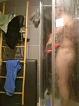 Snapshot of RomWoolf chatting on 02.28.25 RomWoolf online show from 02.28.25