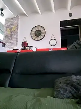 Snapshot of RomWoolf chatting on 09.22.25 RomWoolf online show from 09.22.25