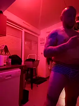 Snapshot of RomWoolf chatting on 04.03.26 RomWoolf online show from 04.03.26