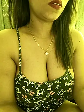 Snapshot of Divya_girl chatting on 03.05.25 Divya girl online show from 03.05.25