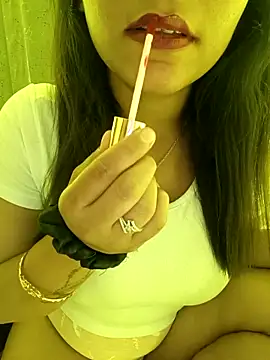 Snapshot of Divya_girl chatting on 03.05.25 Divya girl online show from 03.05.25