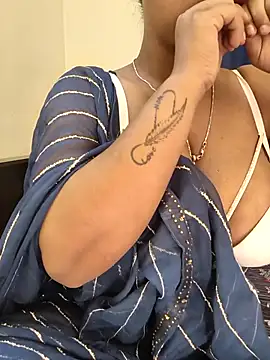 Snapshot of Divya_girl chatting on 12.16.25 Divya girl online show from 12.16.25