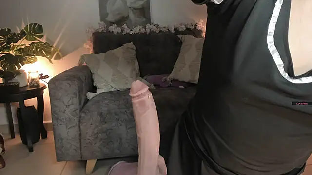 Snapshot of Naughtylittlegirl_ chatting on 12.18.25 Naughtylittlegirl online show from 12.18.25