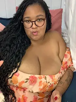 Snapshot of SweetLizzyBBW chatting on 06.20.26 SweetLizzyBBW online show from 06.20.26