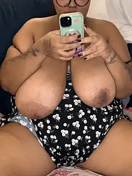 Snapshot of SweetLizzyBBW chatting on 07.09.26 SweetLizzyBBW online show from 07.09.26