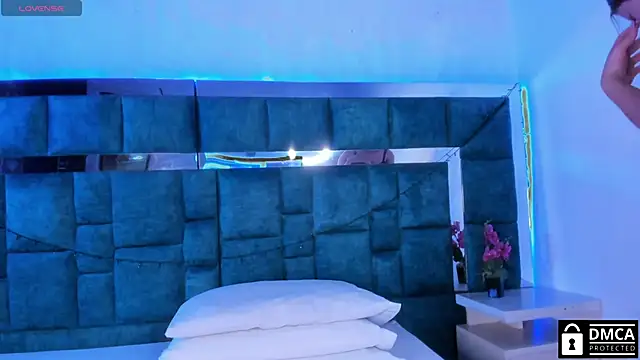 Venus velez  online show from 01.13.25