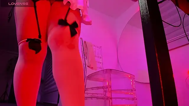 Snapshot of Lena_sweetx chatting on 10.25.25 Lena sweetx online show from 10.25.25