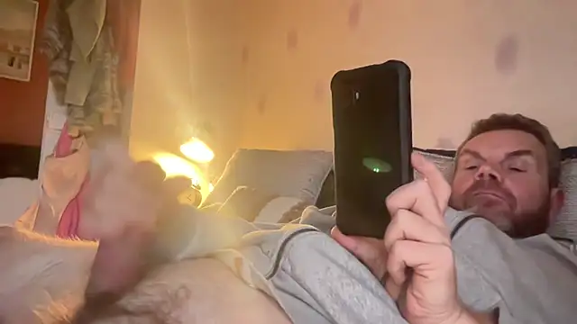 Snapshot of toptugger chatting on 11.18.25 toptugger online show from 11.18.25