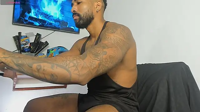 Snapshot of Xander_Str0ng chatting on 11.11.25 Xander Str0ng online show from 11.11.25