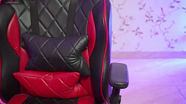 Snapshot of only_aleesha chatting on 02.20.25 only aleesha online show from 02.20.25