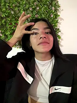 liss hot  online show from 12.14.25