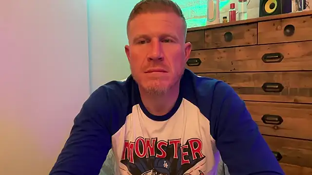 Snapshot of JeffJocc chatting on 10.26.25 JeffJocc online show from 10.26.25