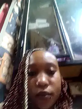 Snapshot of laetitia_ chatting on 10.10.25 laetitia online show from 10.10.25