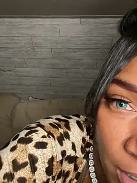 Snapshot of CUMQUEEN-XXX69 chatting on 09.23.25 CUMQUEEN-XXX69 online show from 09.23.25