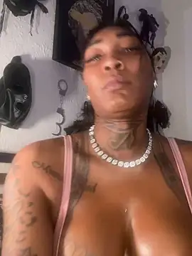 Snapshot of CUMQUEEN-XXX69 chatting on 11.14.25 CUMQUEEN-XXX69 online show from 11.14.25