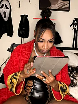 Snapshot of CUMQUEEN-XXX69 chatting on 12.01.25 CUMQUEEN-XXX69 online show from 12.01.25