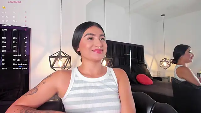 Snapshot of Zayda_1 chatting on 01.30.25 Zayda 1 online show from 01.30.25