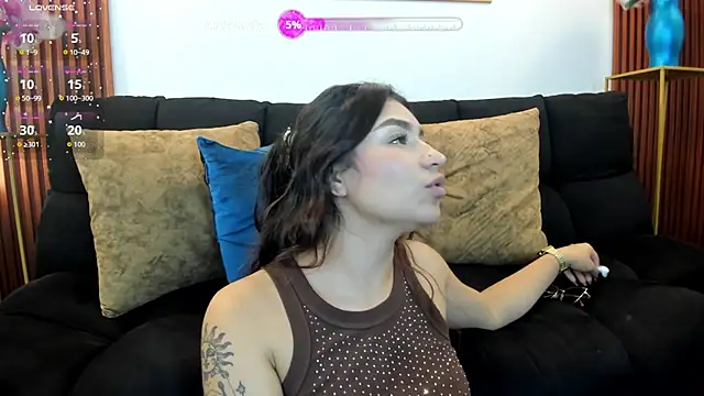 Snapshot of Zayda_1 chatting on 10.30.25 Zayda 1 online show from 10.30.25