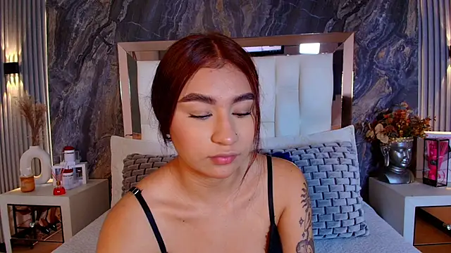 Snapshot of Zayda_1 chatting on 12.02.25 Zayda 1 online show from 12.02.25