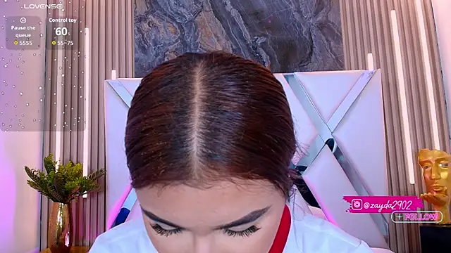 Snapshot of Zayda_1 chatting on 12.21.25 Zayda 1 online show from 12.21.25