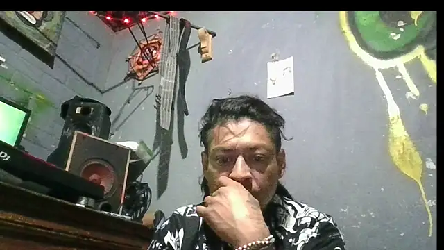 Snapshot of xhangodelictech chatting on 12.17.25 xhangodelictech online show from 12.17.25