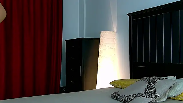 Snapshot of Yanira_Muslim chatting on 11.27.25 Yanira Muslim online show from 11.27.25