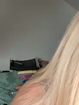 Liana Lou online show from 02.28.25