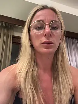 Liana Lou online show from 03.30.26