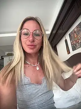 Liana Lou online show from 04.04.26