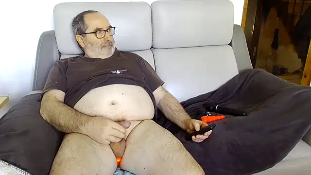 Snapshot of gillou1234 chatting on 03.07.25 gillou1234 online show from 03.07.25