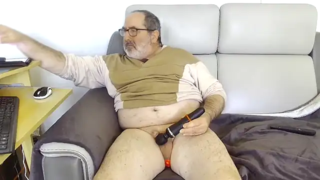 Snapshot of gillou1234 chatting on 03.26.26 gillou1234 online show from 03.26.26