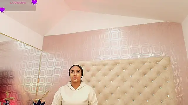 Snapshot of Sara_Desire chatting on 01.15.25 Sara Desire online show from 01.15.25