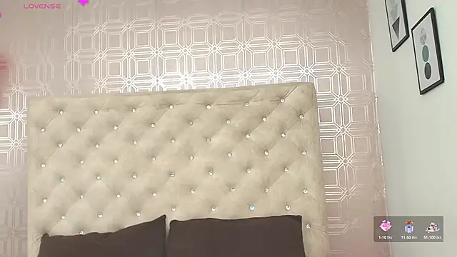 Snapshot of Sara_Desire chatting on 02.13.25 Sara Desire online show from 02.13.25