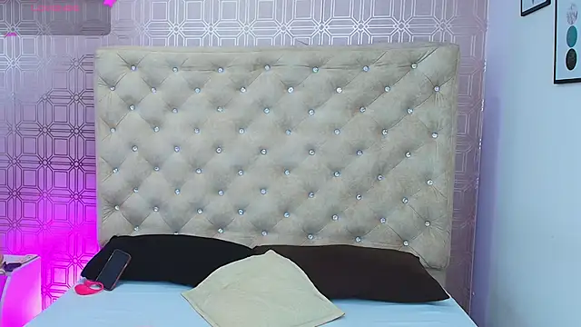 Snapshot of Sara_Desire chatting on 02.28.25 Sara Desire online show from 02.28.25