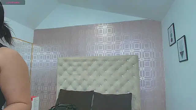 Snapshot of Sara_Desire chatting on 03.20.25 Sara Desire online show from 03.20.25