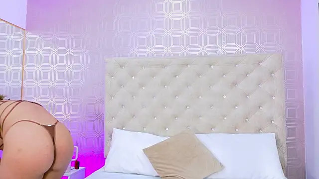 Snapshot of Sara_Desire chatting on 09.12.25 Sara Desire online show from 09.12.25