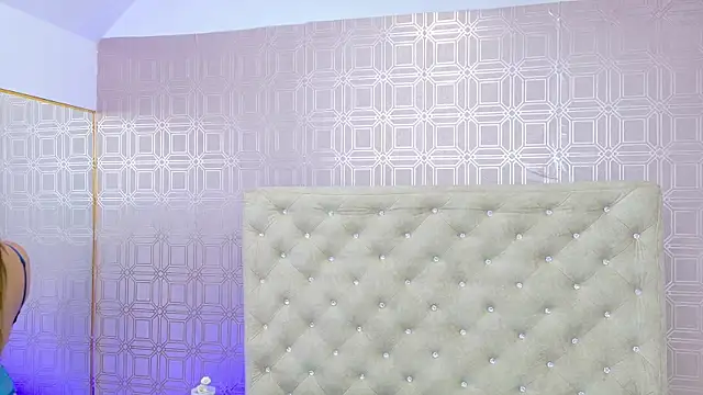 Snapshot of Sara_Desire chatting on 09.20.25 Sara Desire online show from 09.20.25