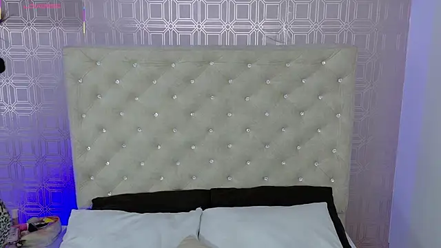 Snapshot of Sara_Desire chatting on 09.21.25 Sara Desire online show from 09.21.25