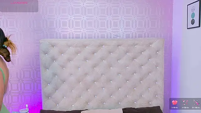 Snapshot of Sara_Desire chatting on 10.02.25 Sara Desire online show from 10.02.25