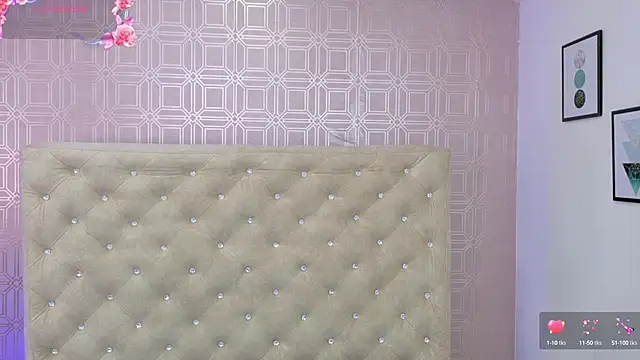 Snapshot of Sara_Desire chatting on 10.12.25 Sara Desire online show from 10.12.25