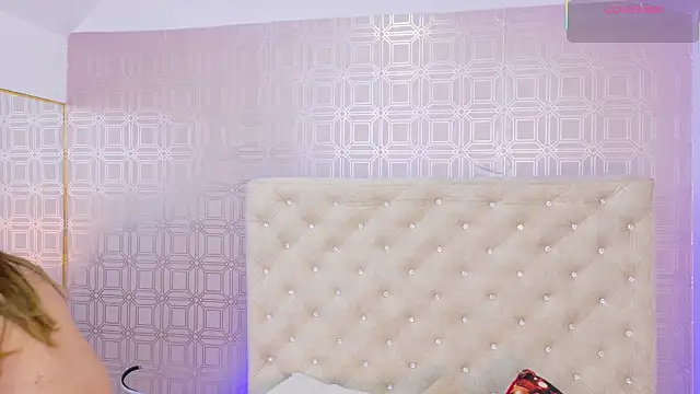 Snapshot of Sara_Desire chatting on 11.26.25 Sara Desire online show from 11.26.25