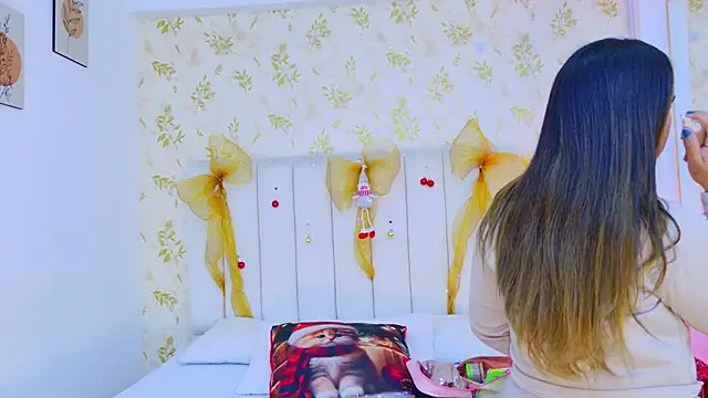 Sara Desire online show from 12.16.25